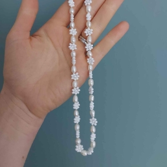 Daisy Pearl Necklace - Picture 2 of 3